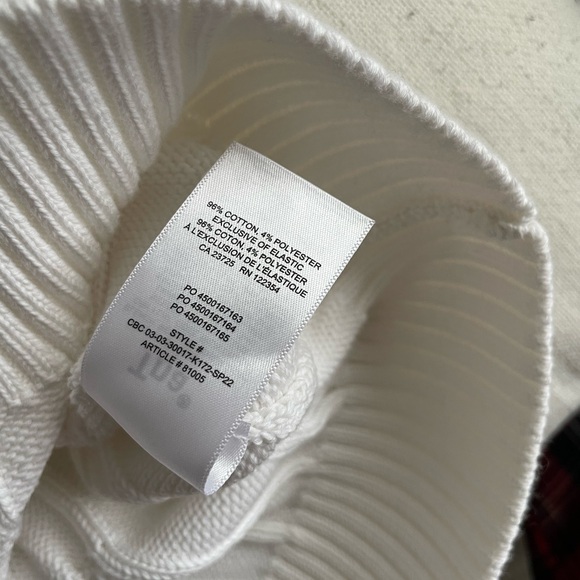 Aritzia TNA Cable Knit V-Neck sweater - Picture 4 of 4